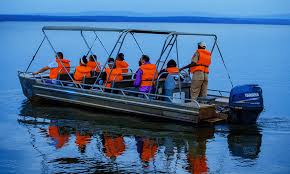 Boat trip on lake Iheme
