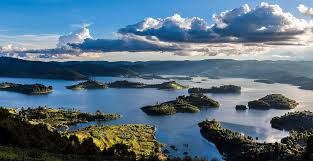 Discover lake Bunyonyi: activities for every traveler