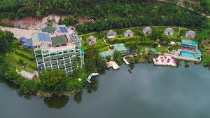 Lake Bunyonyi safari resort